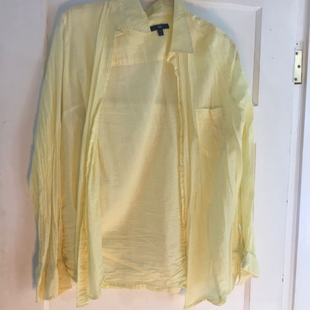 Gap button up